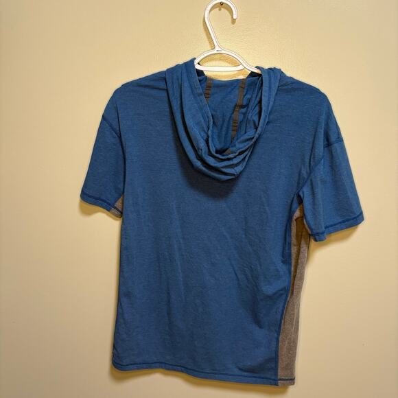 All in Motion Short Sleeve Hooded Top Gorpcore Grey Colorblock Sides Pocket XL - Picture 2 of 4